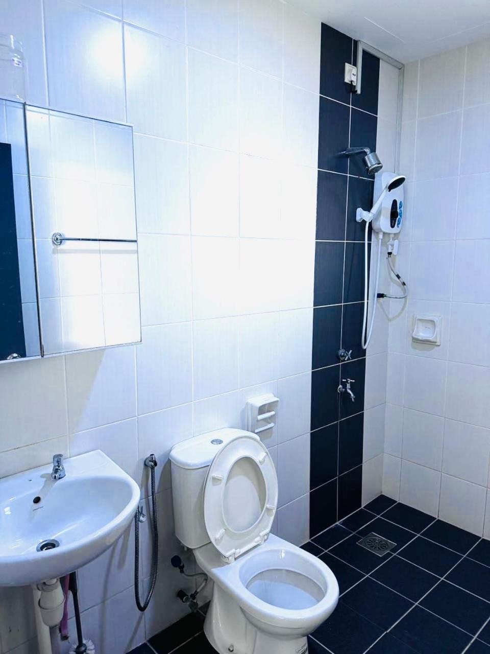 Sandakan Spacious And Comfortable Pool View Condo Extérieur photo